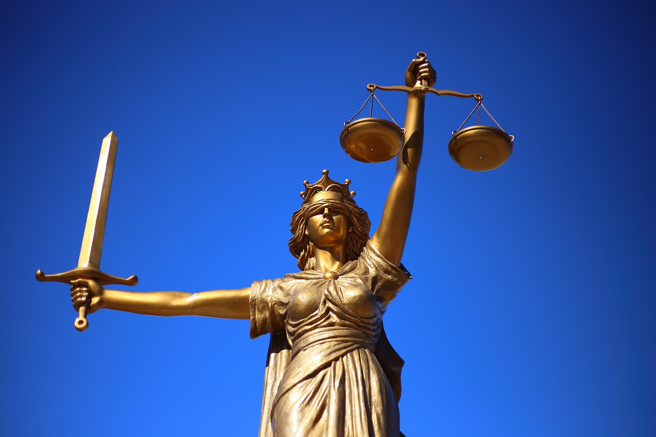 Indépendance de la justice et égalité devant la loi : exigeons l’exemplarité à tous les niveaux